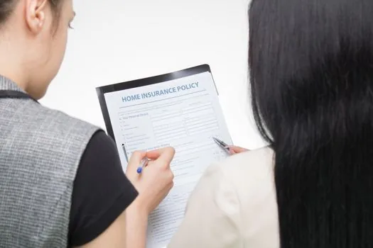 Adult child calling veterans affairs office while reviewing certificate names, calendar deadline and family documents, realistic Korean home office photo | 보훈민원 서류명 확인 | 제출처·제출 목적·마감일을 함께 정리하는 장면