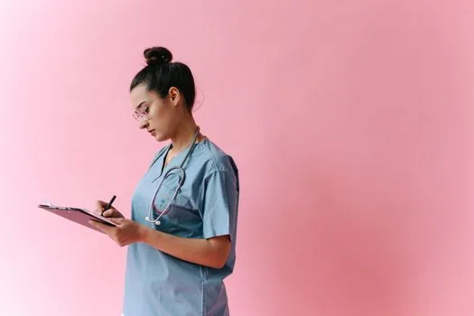 adult child organizing parent hospital reservation text, long-term care grade note, medicine list and phone numbers on kitchen table | 보호자가 병원 예약 문자와 복용약 목록, 장기요양 등급 메모를 식탁 위에 정리하는 장면