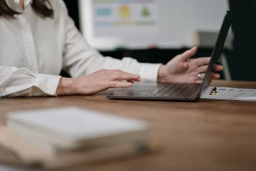 laptop showing certificate download workflow, printer, USB drive and submission checklist on Korean welfare paperwork desk, realistic photo | 수급자 증명서 PDF 저장과 제출 전 확인 장면