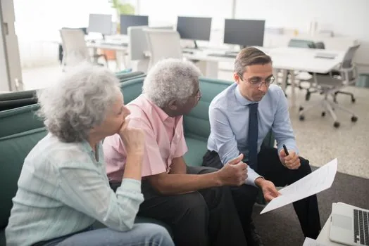senior employment counselor explaining safer community activity options to older parent and adult child | 노인일자리와 복지서비스 연계를 상담하는 장면