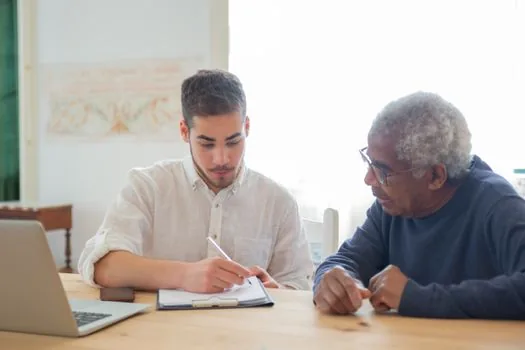adult child helping senior parent use laptop authentication for HIRA medical bill confirmation request with receipts on desk, realistic photo | PC 본인인증으로 진료비 확인 요청을 준비하는 장면